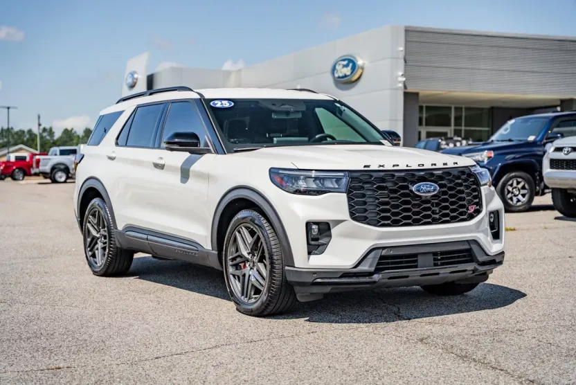 2025 Ford Explorer ST photo 1