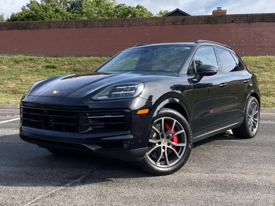 2024 Porsche Cayenne S photo 1