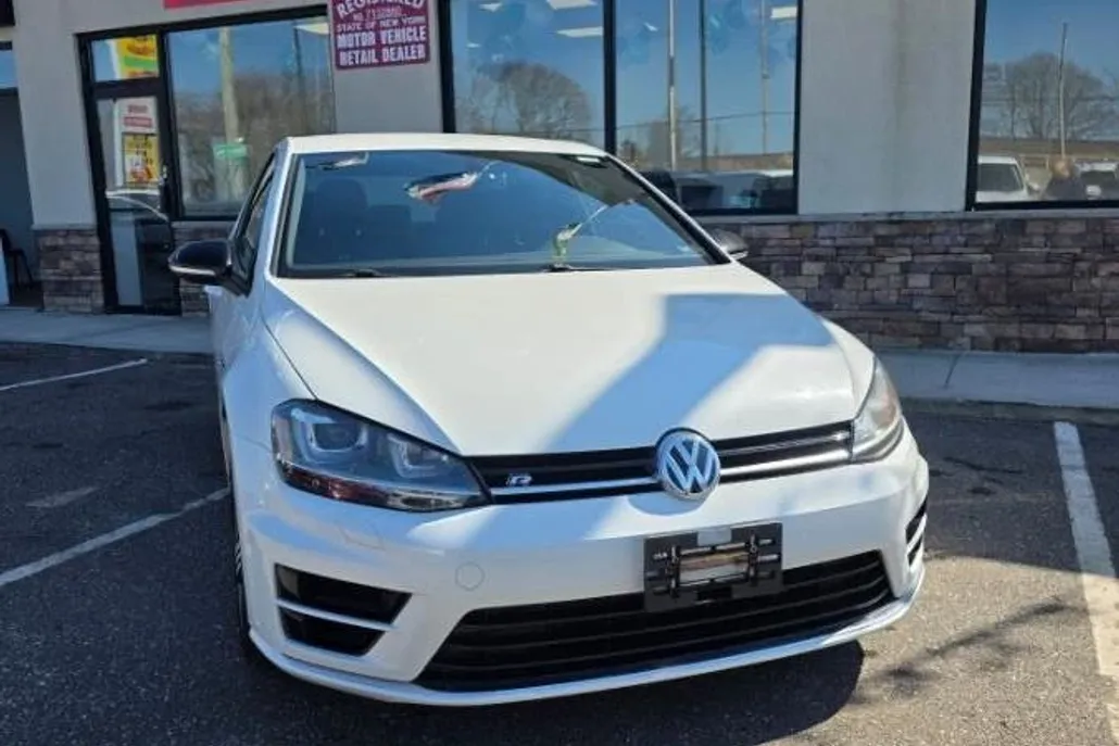 2016 Volkswagen Golf R photo 1