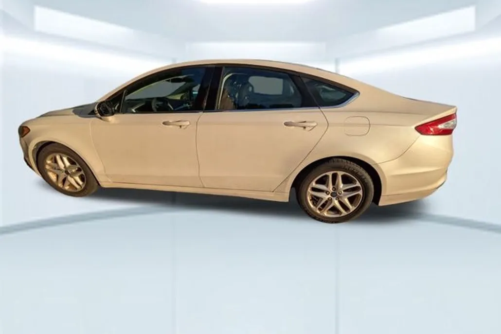 2014 Ford Fusion SE photo 1