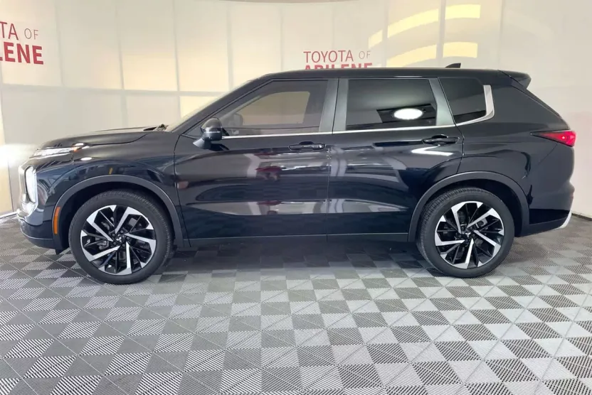 2022 Mitsubishi Outlander SE photo 1