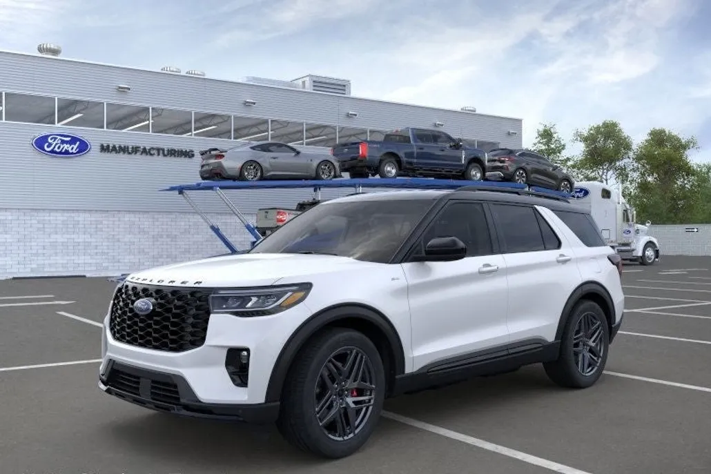 2025 Ford Explorer ST-Line photo 1