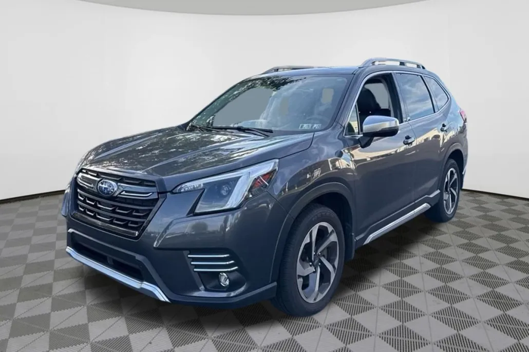2023 Subaru Forester Touring photo 1