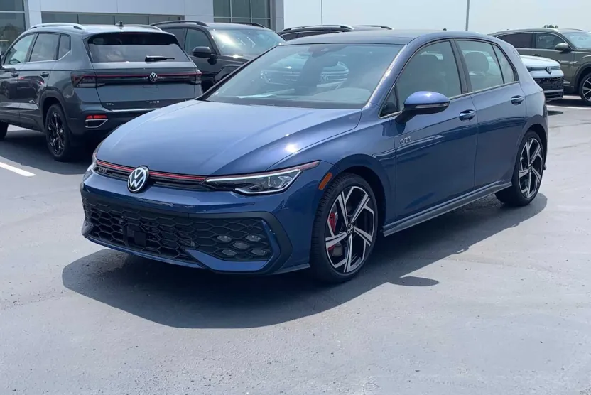 2025 Volkswagen Golf GTI SE photo 1
