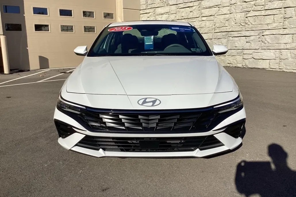 2025 Hyundai Elantra SEL Convenience photo 1
