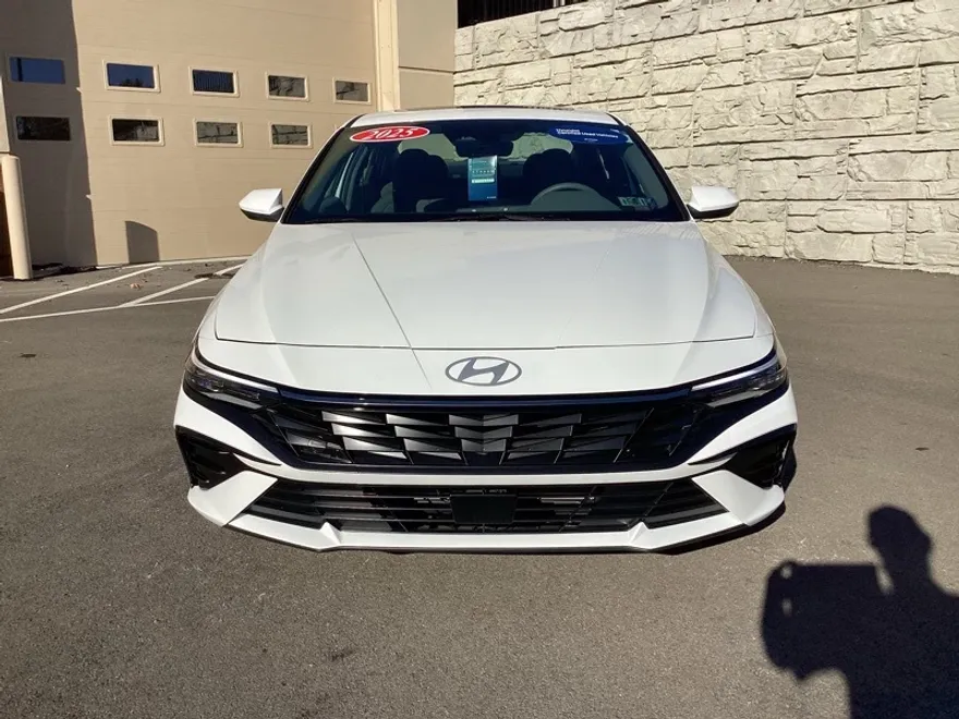 2025 Hyundai Elantra SEL Convenience photo 1