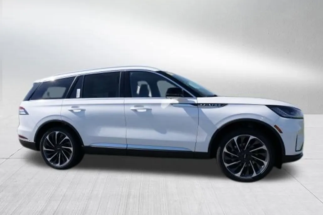 2025 Lincoln Aviator Reserve photo 1