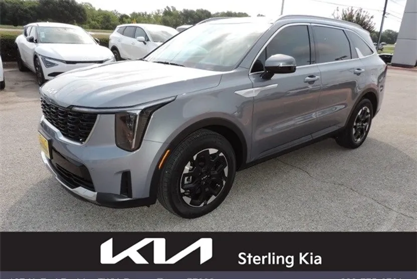 2025 Kia Sorento S photo 1