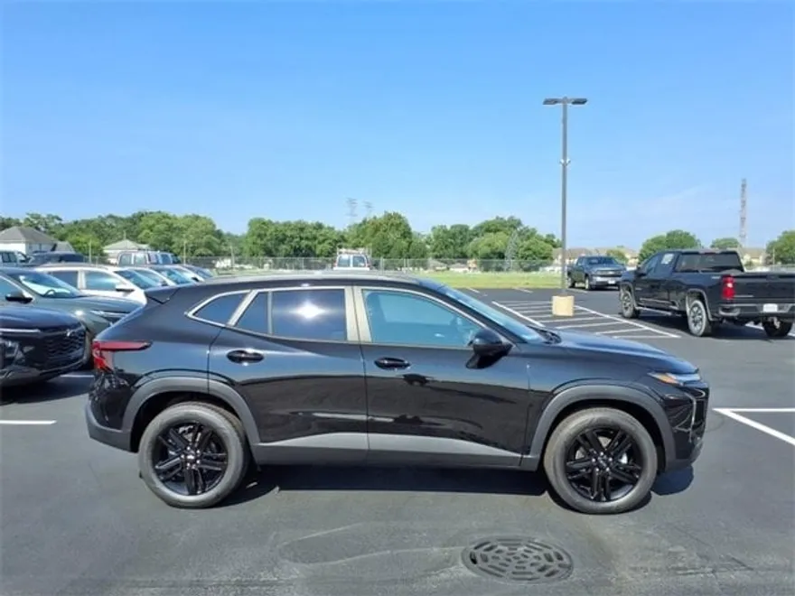 2025 Chevrolet Trax ACTIV photo 1
