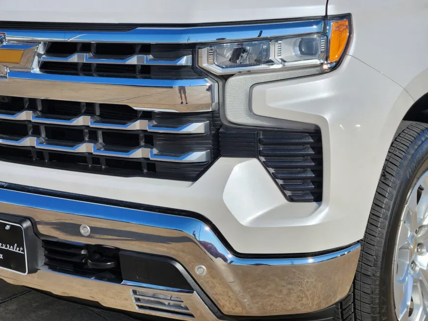 2023 Chevrolet Silverado 1500 LTZ photo 1