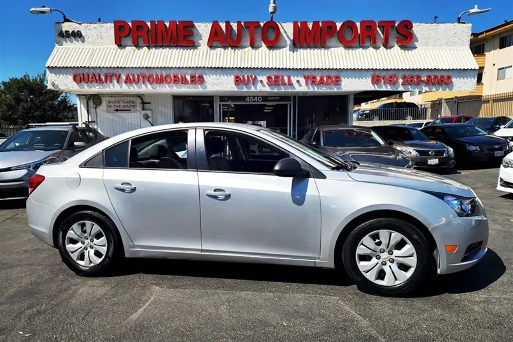 2014 Chevrolet Cruze LS photo 1