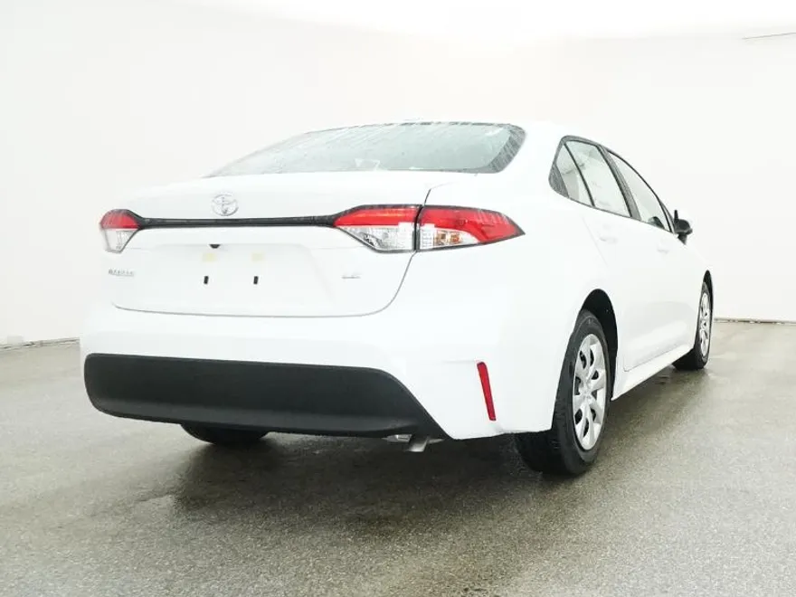 2025 Toyota Corolla LE photo 1
