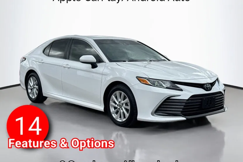 2023 Toyota Camry LE photo 1