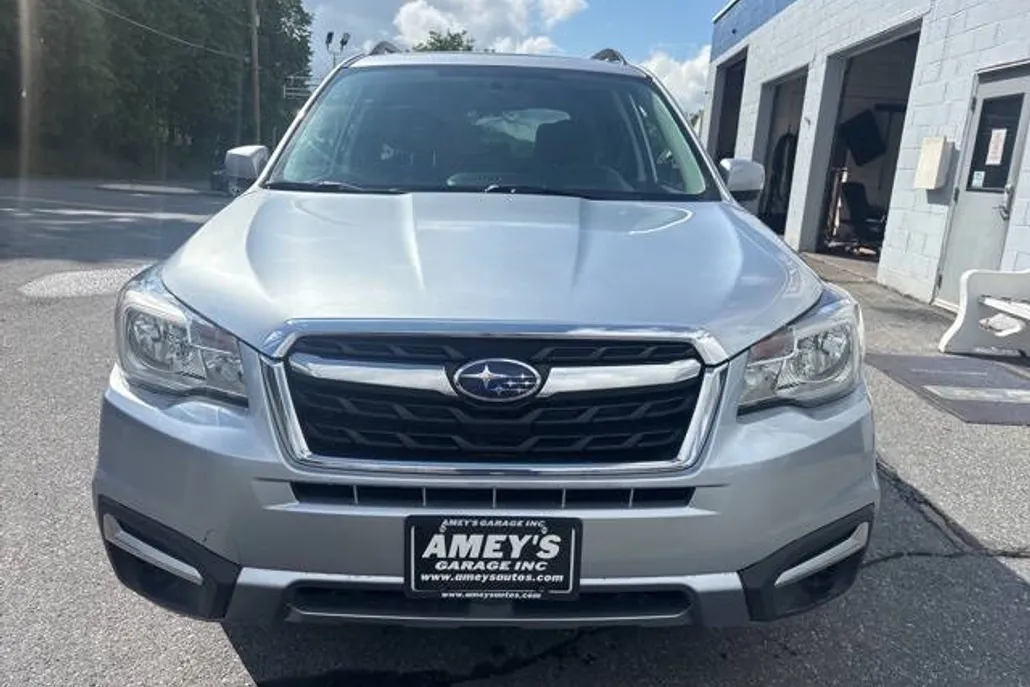 2018 Subaru Forester 2.5i Premium photo 1