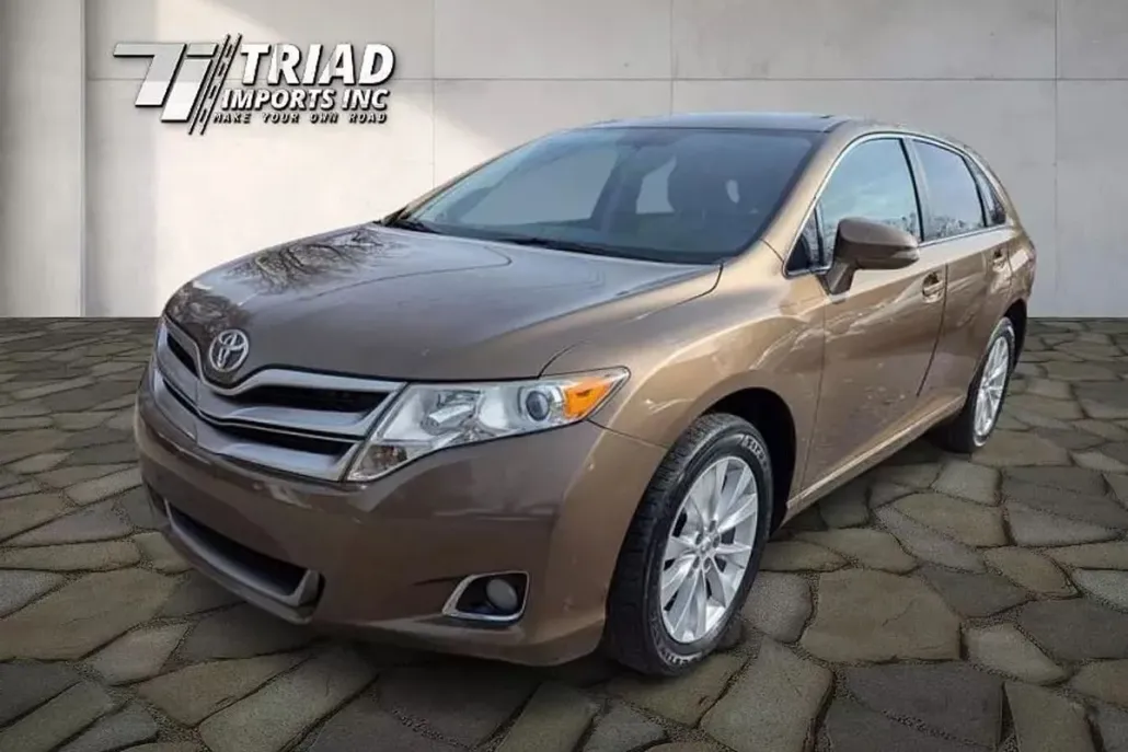 2014 Toyota Venza LE photo 1