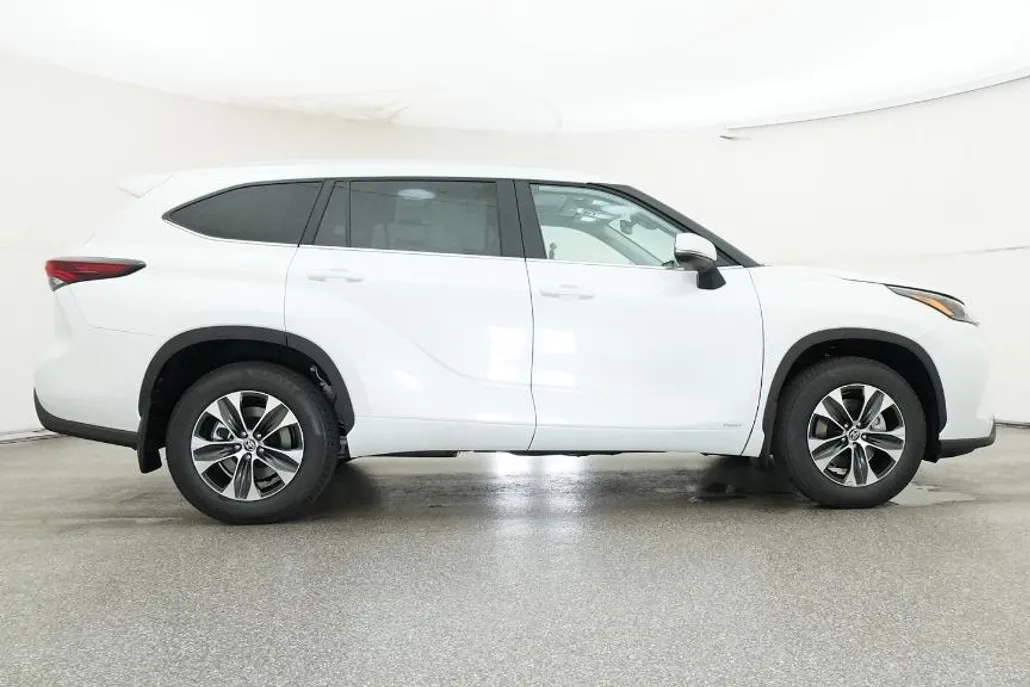 2025 Toyota Highlander Hybrid XLE photo 1
