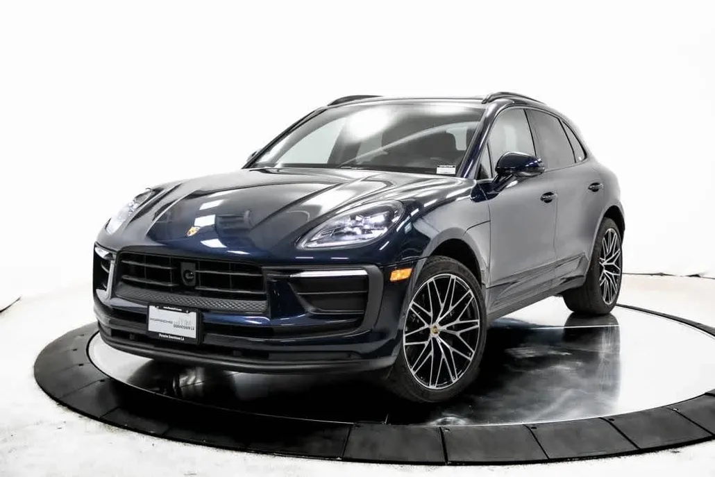 2023 Porsche Macan Base photo 1