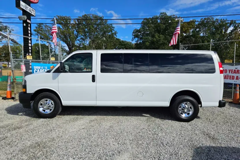 2020 Chevrolet Express LS 3500 photo 1