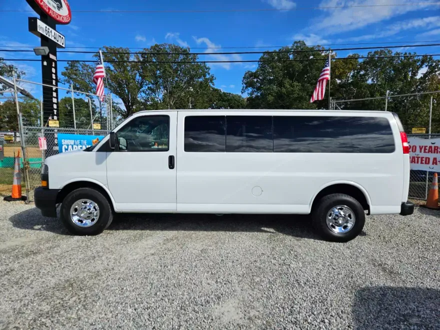 2020 Chevrolet Express LS 3500 photo 1