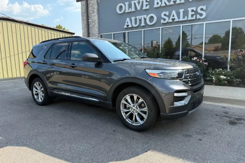 2020 Ford Explorer XLT Sport photo 1