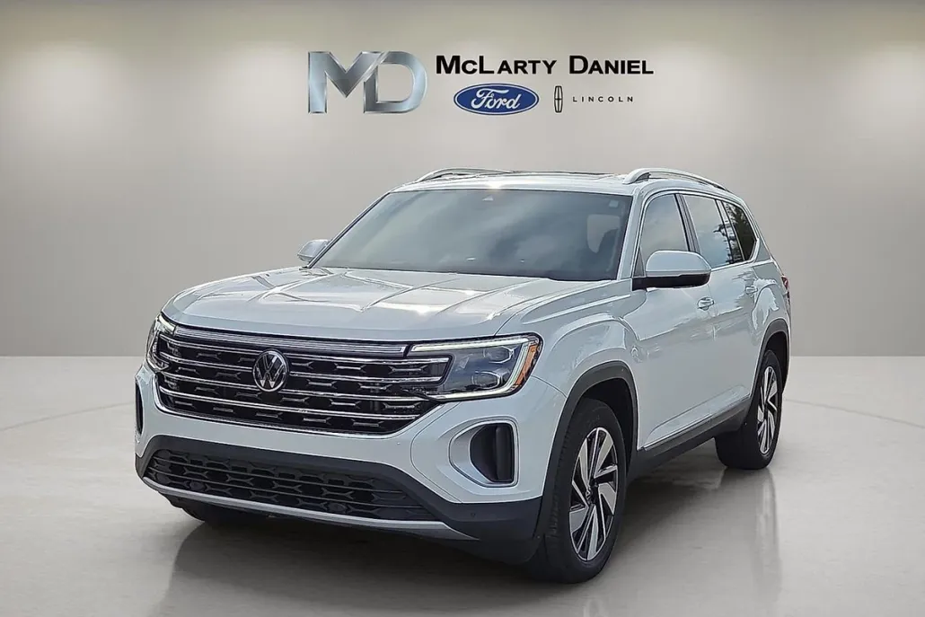 2024 Volkswagen Atlas SEL photo 1