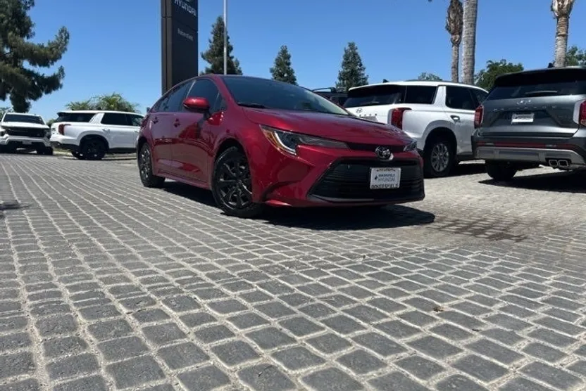 2024 Toyota Corolla LE photo 1