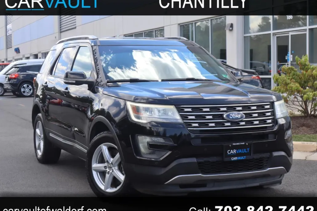 2016 Ford Explorer XLT photo 1