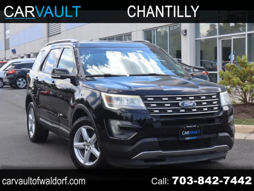 2016 Ford Explorer XLT photo 1