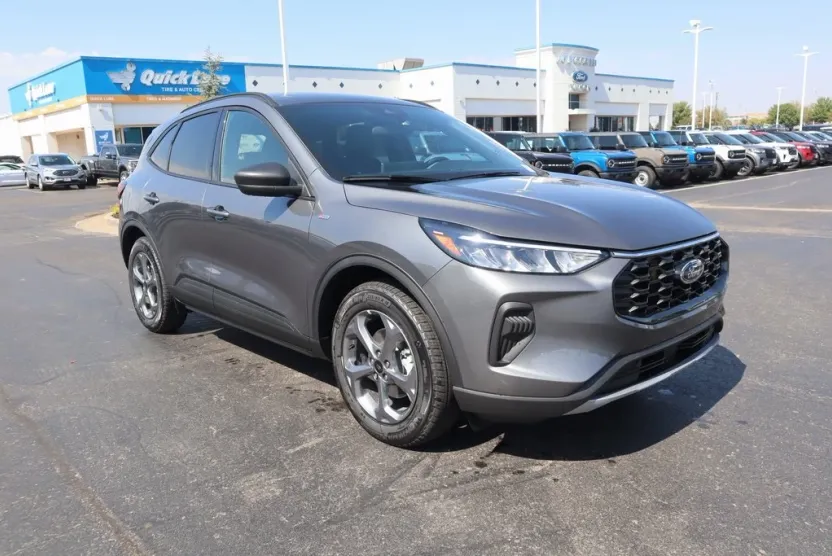 2026 Ford Escape ST-Line photo 1