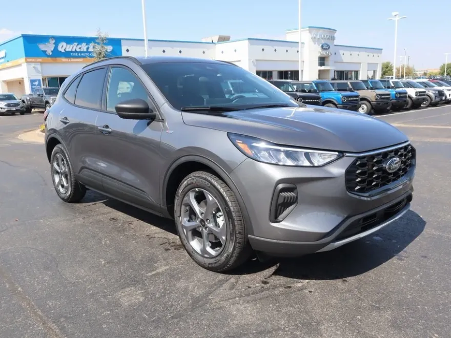 2026 Ford Escape ST-Line photo 1