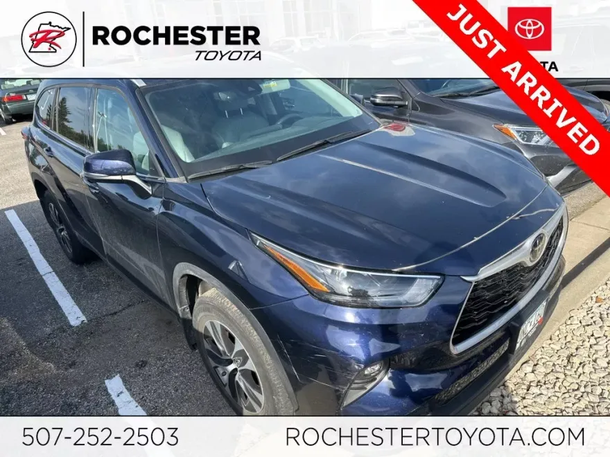 2022 Toyota Highlander XLE photo 1