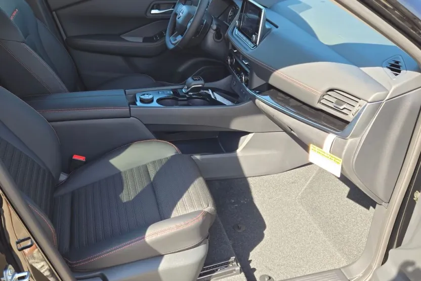 2026 Nissan Rogue SV photo 1