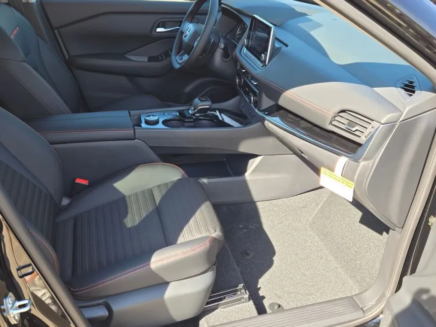 2026 Nissan Rogue SV photo 1