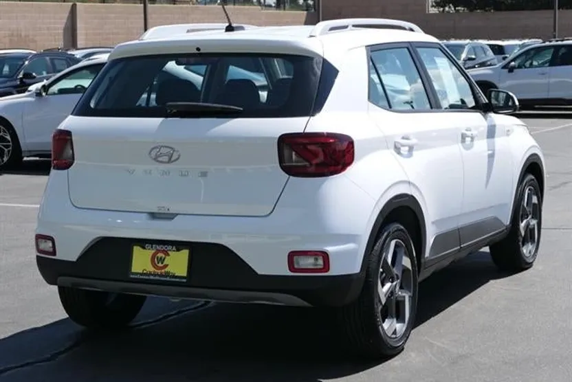 2025 Hyundai Venue SEL photo 1