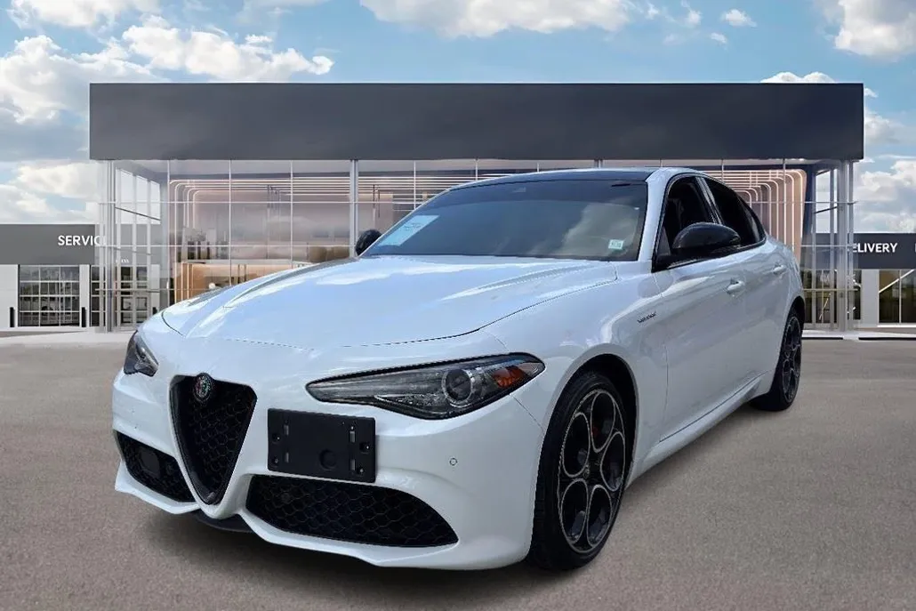 2023 Alfa Romeo Giulia Ti photo 1