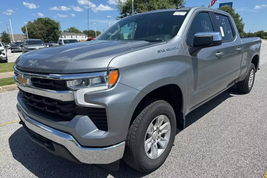 2023 Chevrolet Silverado 1500 LT photo 1