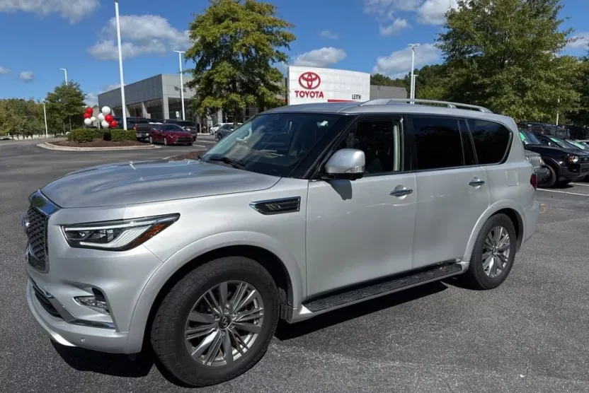 2021 Infiniti QX80 Luxe photo 1
