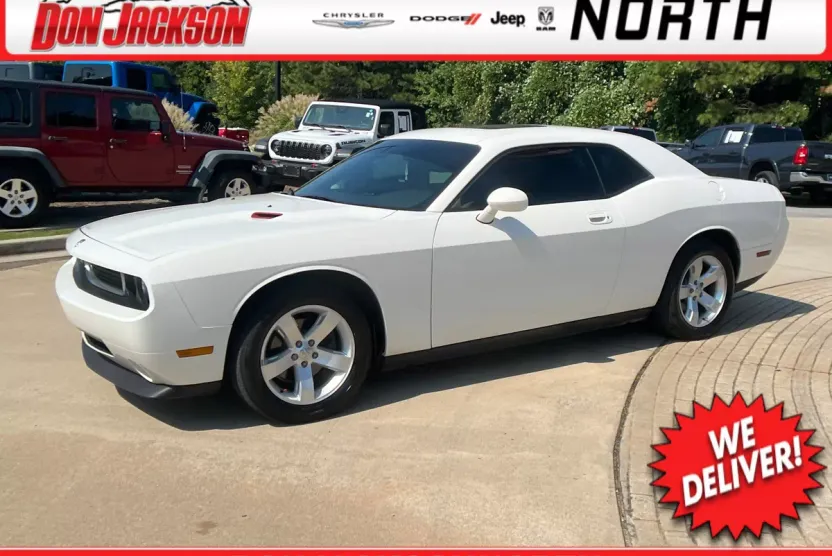2010 Dodge Challenger SE photo 1