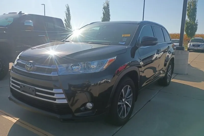 2017 Toyota Highlander XLE photo 1
