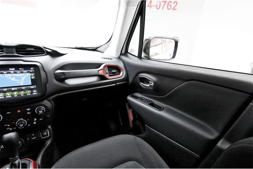 2022 Jeep Renegade Trailhawk photo 1