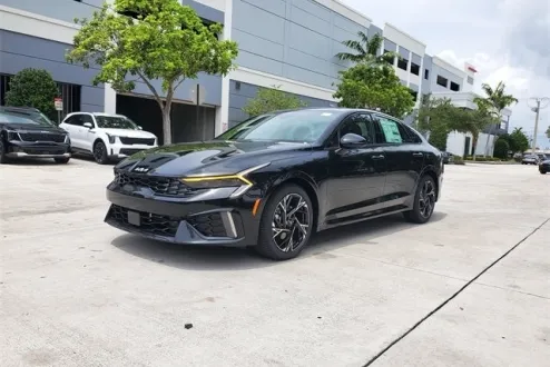 2025 Kia K5 GT-Line photo 2