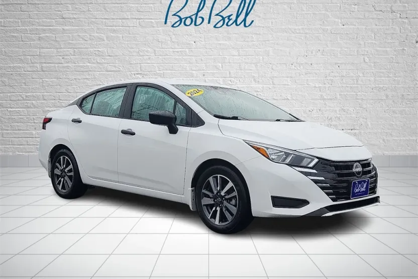 2024 Nissan Versa 1.6 S photo 1