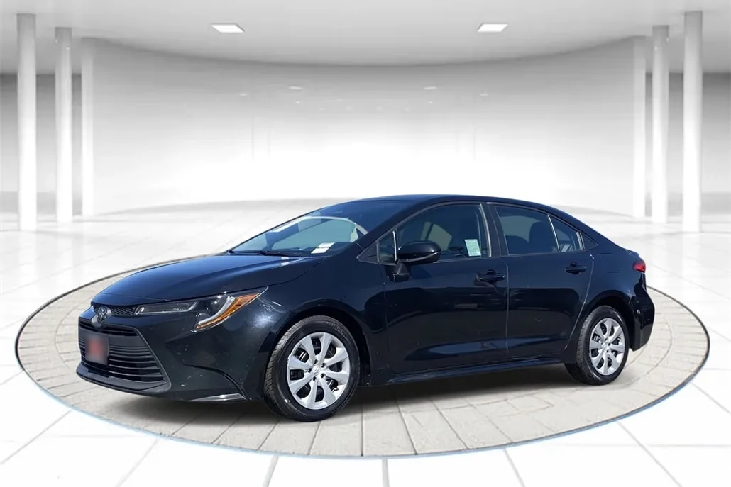 2023 Toyota Corolla LE photo 1