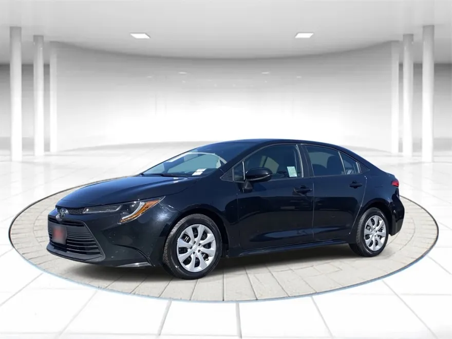 2023 Toyota Corolla LE photo 1