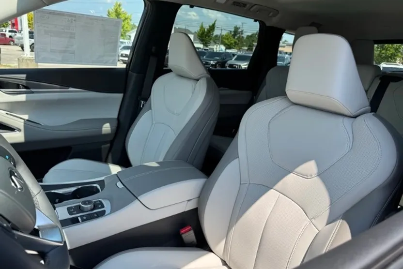 2026 Infiniti QX60 Luxe photo 1