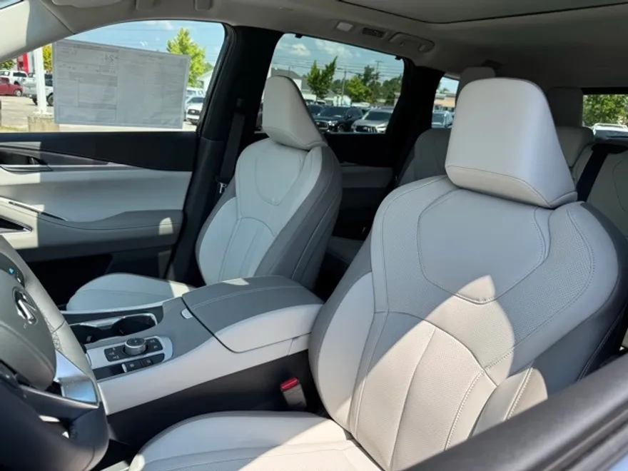 2026 Infiniti QX60 Luxe photo 1