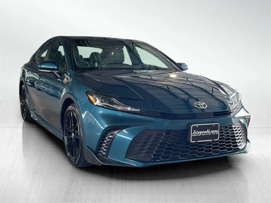 2025 Toyota Camry Hybrid LE photo 1