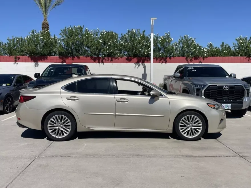 2016 Lexus ES 350 photo 1
