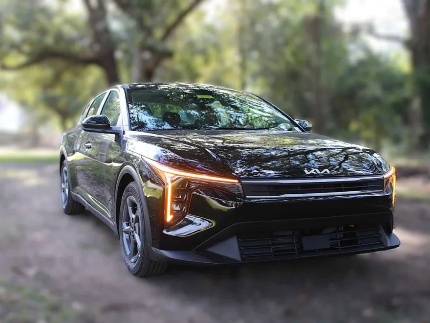 2025 Kia K4 LXS photo 1