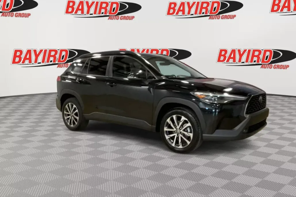 2023 Toyota Corolla Cross XLE photo 1